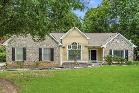 Homes For Sale - 727 Eight Point Court<br/> Suwanee, GA 30024