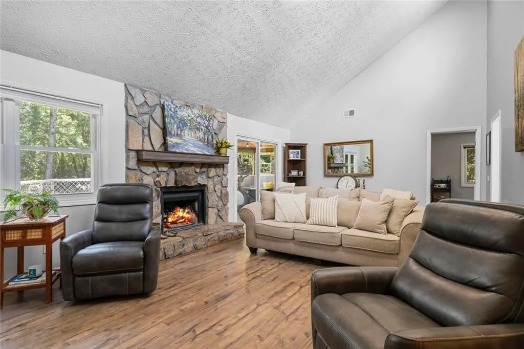 Suwanee, Georgia 30024, United States, 3 Bedrooms Bedrooms, ,2 BathroomsBathrooms,Residential,Active,192312