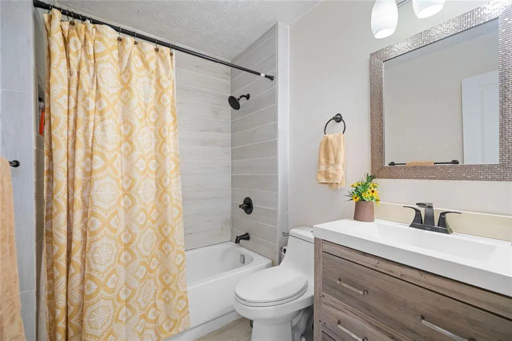 Suwanee, Georgia 30024, United States, 3 Bedrooms Bedrooms, ,2 BathroomsBathrooms,Residential,Active,192312