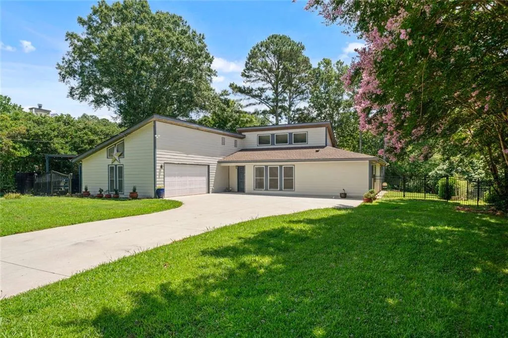 Suwanee, Georgia 30024, United States, 3 Bedrooms Bedrooms, ,2 BathroomsBathrooms,Residential,Active,192312