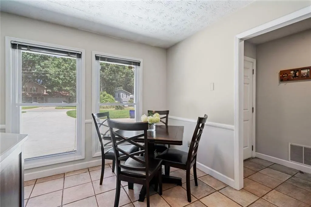 Suwanee, Georgia 30024, United States, 3 Bedrooms Bedrooms, ,2 BathroomsBathrooms,Residential,Active,192312