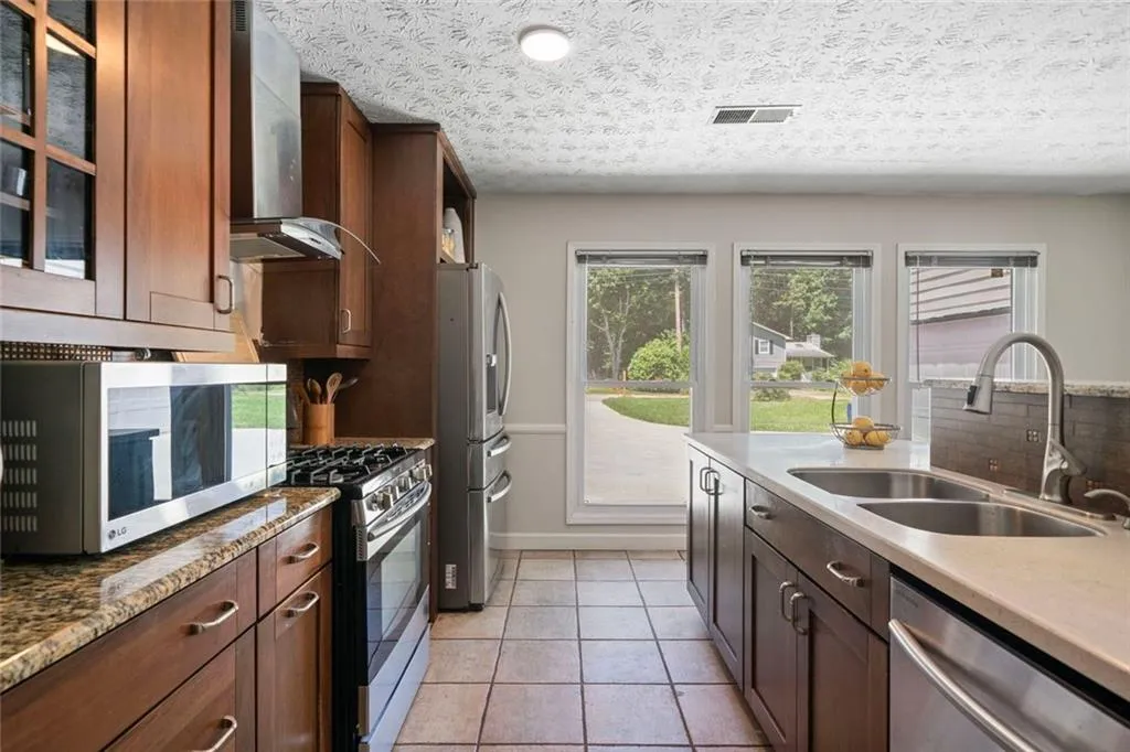 Suwanee, Georgia 30024, United States, 3 Bedrooms Bedrooms, ,2 BathroomsBathrooms,Residential,Active,192312