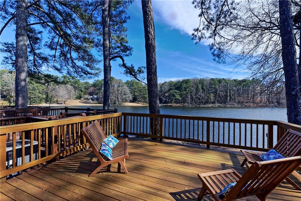 2451 Northlake Court NE