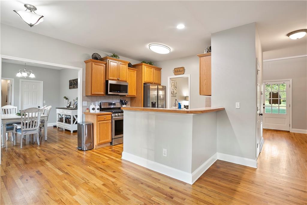 6970 Creek Ridge Drive, Gainesville, Georgia image 3