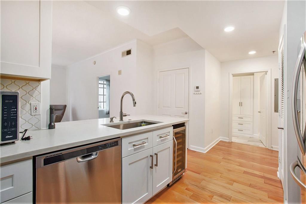 1101 Juniper Street NE 919