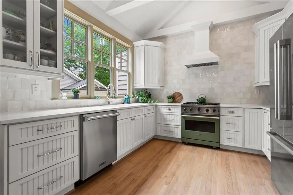 Marietta, Georgia 30060, United States, 3 Bedrooms Bedrooms, ,2 BathroomsBathrooms,Residential,Pending,129538