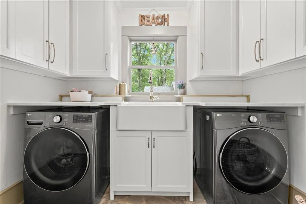 Marietta, Georgia 30060, United States, 3 Bedrooms Bedrooms, ,2 BathroomsBathrooms,Residential,Pending,129538