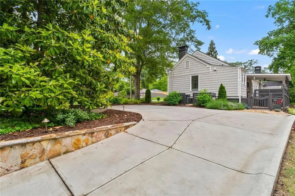 Marietta, Georgia 30060, United States, 3 Bedrooms Bedrooms, ,2 BathroomsBathrooms,Residential,Pending,129538