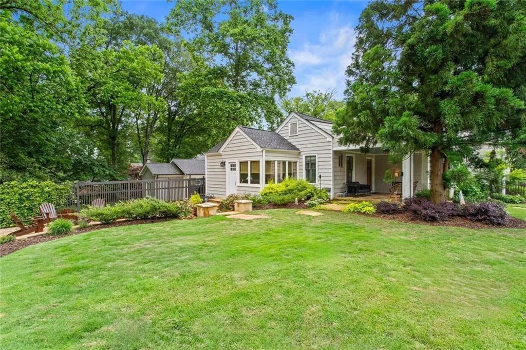 Marietta, Georgia 30060, United States, 3 Bedrooms Bedrooms, ,2 BathroomsBathrooms,Residential,Pending,129538