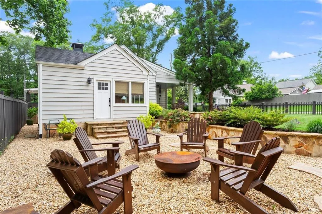 Marietta, Georgia 30060, United States, 3 Bedrooms Bedrooms, ,2 BathroomsBathrooms,Residential,Pending,129538