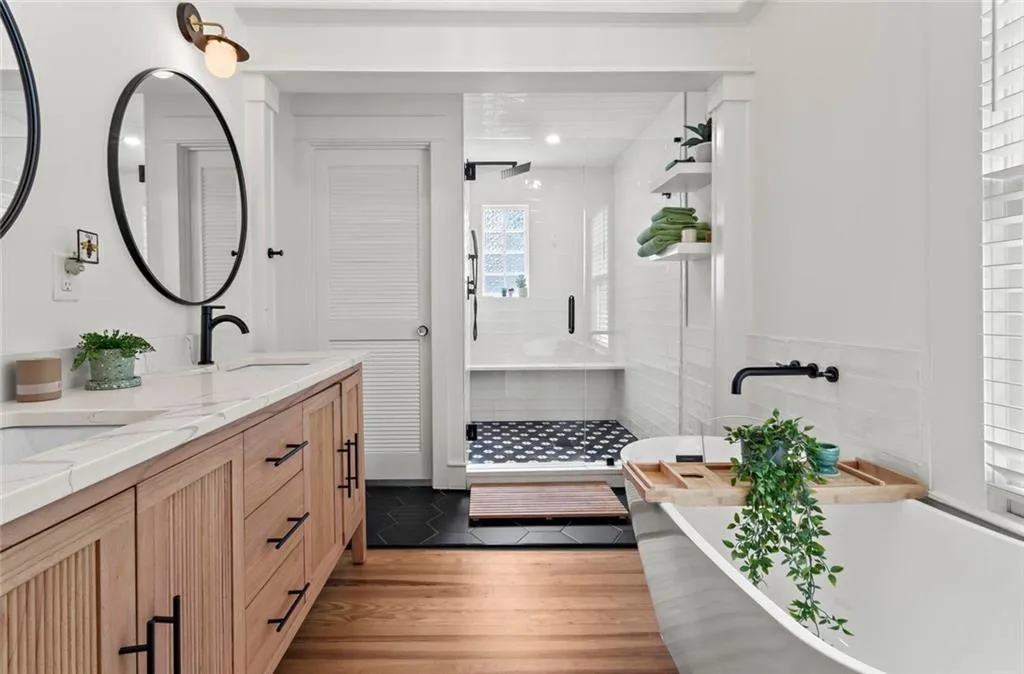 Marietta, Georgia 30060, United States, 3 Bedrooms Bedrooms, ,2 BathroomsBathrooms,Residential,Pending,129538