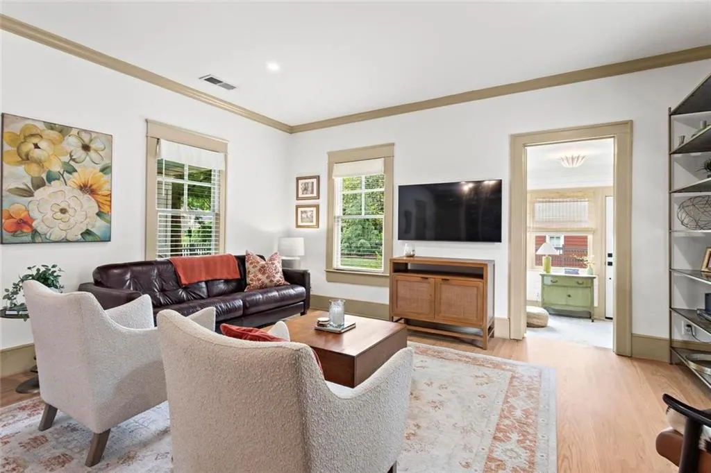 Marietta, Georgia 30060, United States, 3 Bedrooms Bedrooms, ,2 BathroomsBathrooms,Residential,Pending,129538