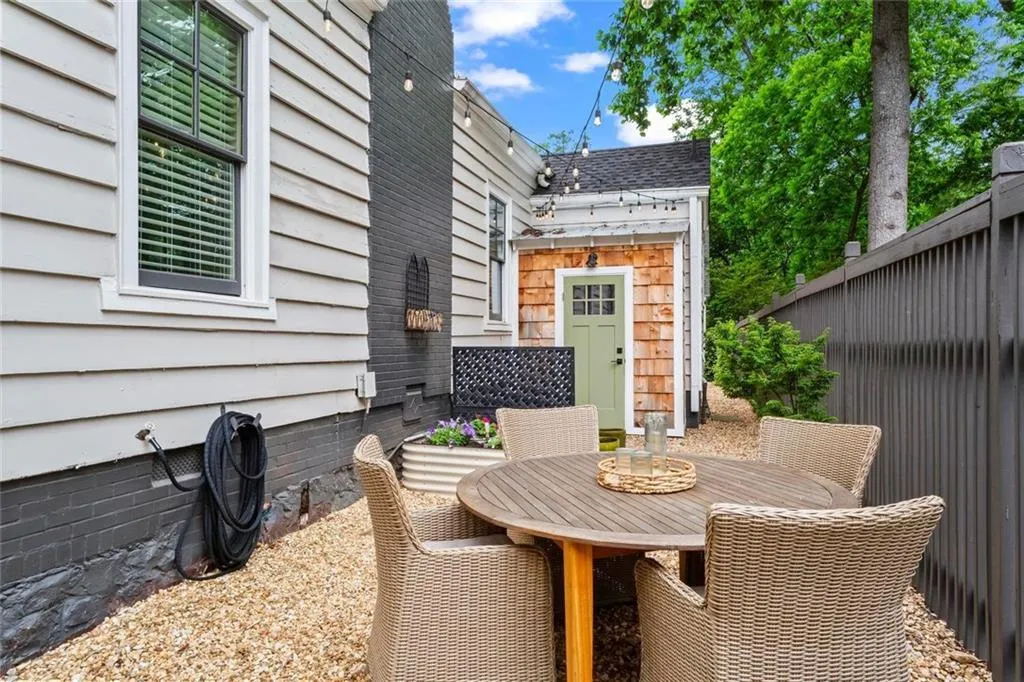 Marietta, Georgia 30060, United States, 3 Bedrooms Bedrooms, ,2 BathroomsBathrooms,Residential,Pending,129538