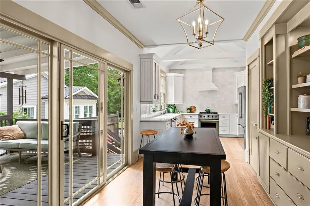 Marietta, Georgia 30060, United States, 3 Bedrooms Bedrooms, ,2 BathroomsBathrooms,Residential,Pending,129538