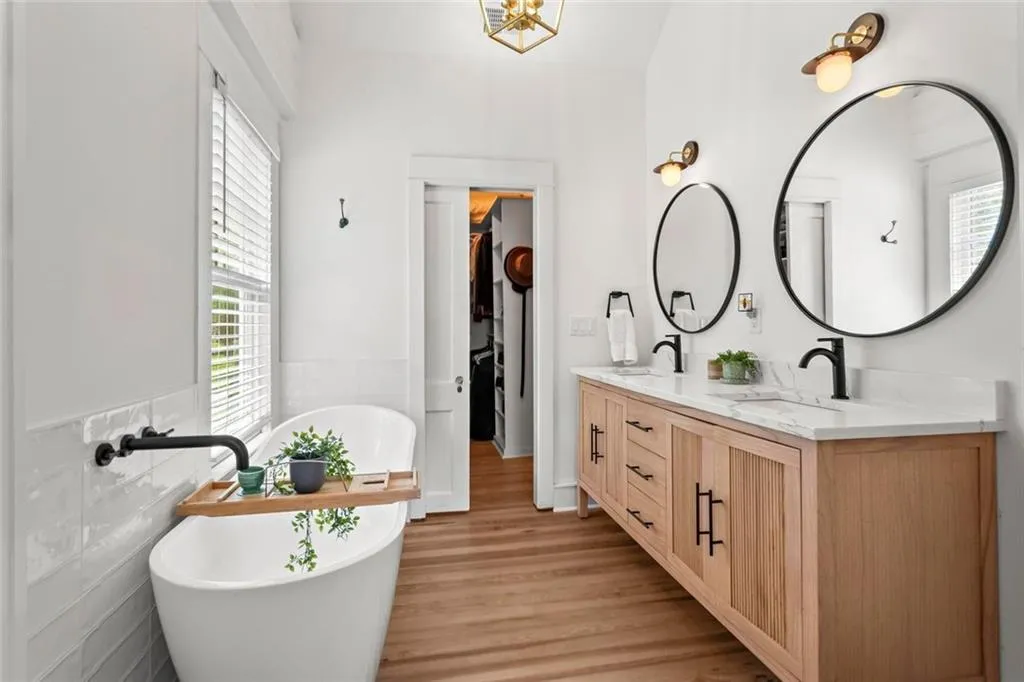 Marietta, Georgia 30060, United States, 3 Bedrooms Bedrooms, ,2 BathroomsBathrooms,Residential,Pending,129538