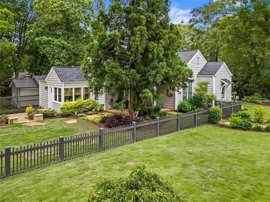 Marietta, Georgia 30060, United States, 3 Bedrooms Bedrooms, ,2 BathroomsBathrooms,Residential,Pending,129538