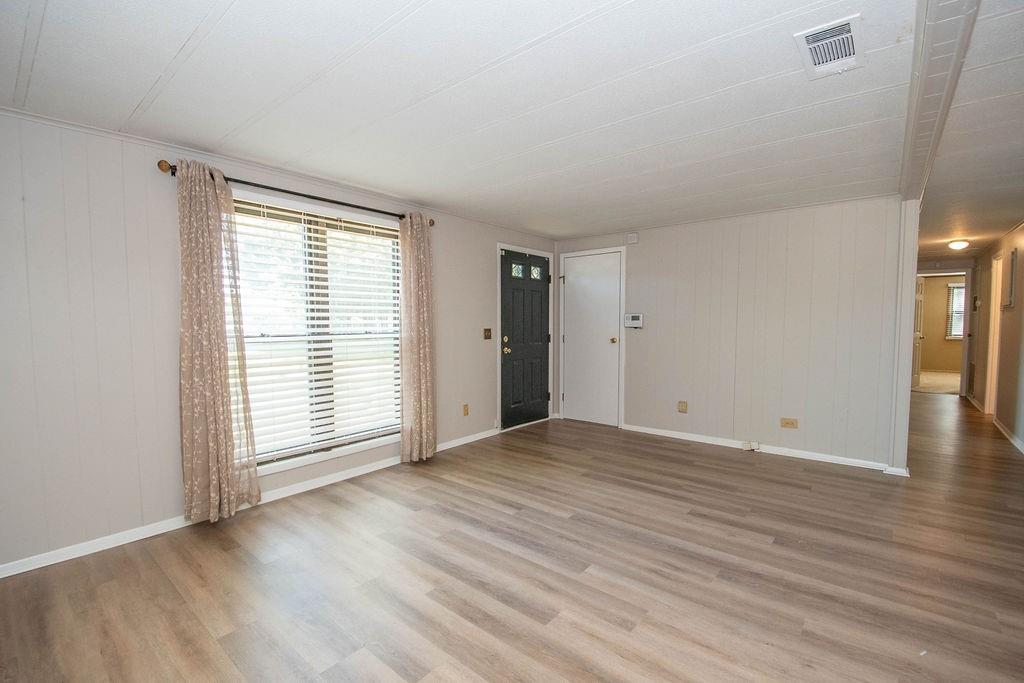 125 Valley View Court, Tyrone, Georgia image 3