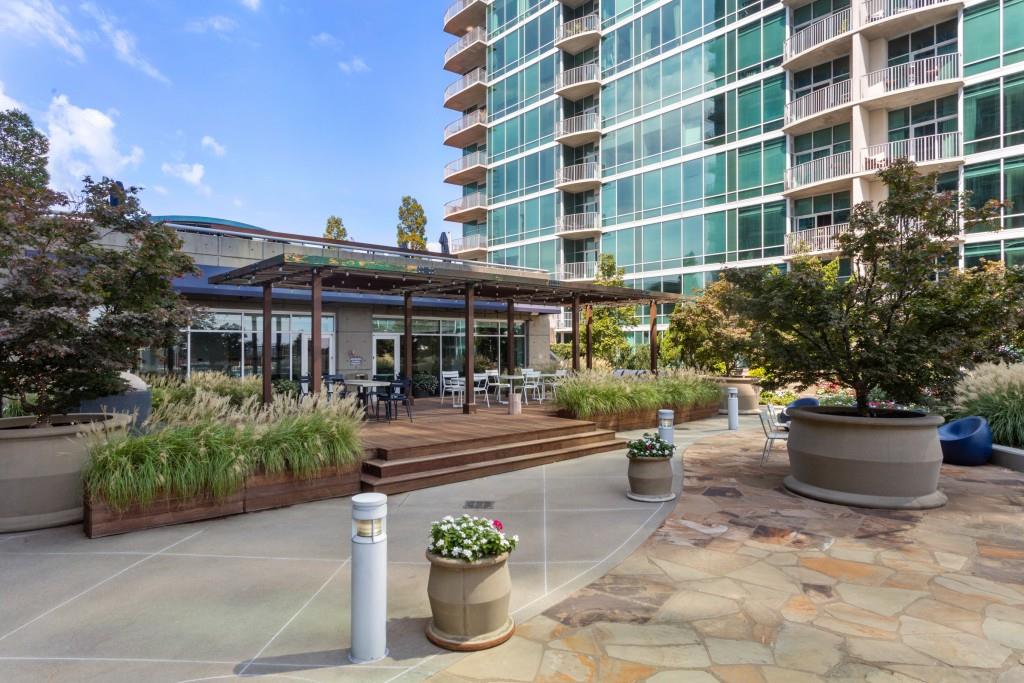 METROPOLIS - Residential