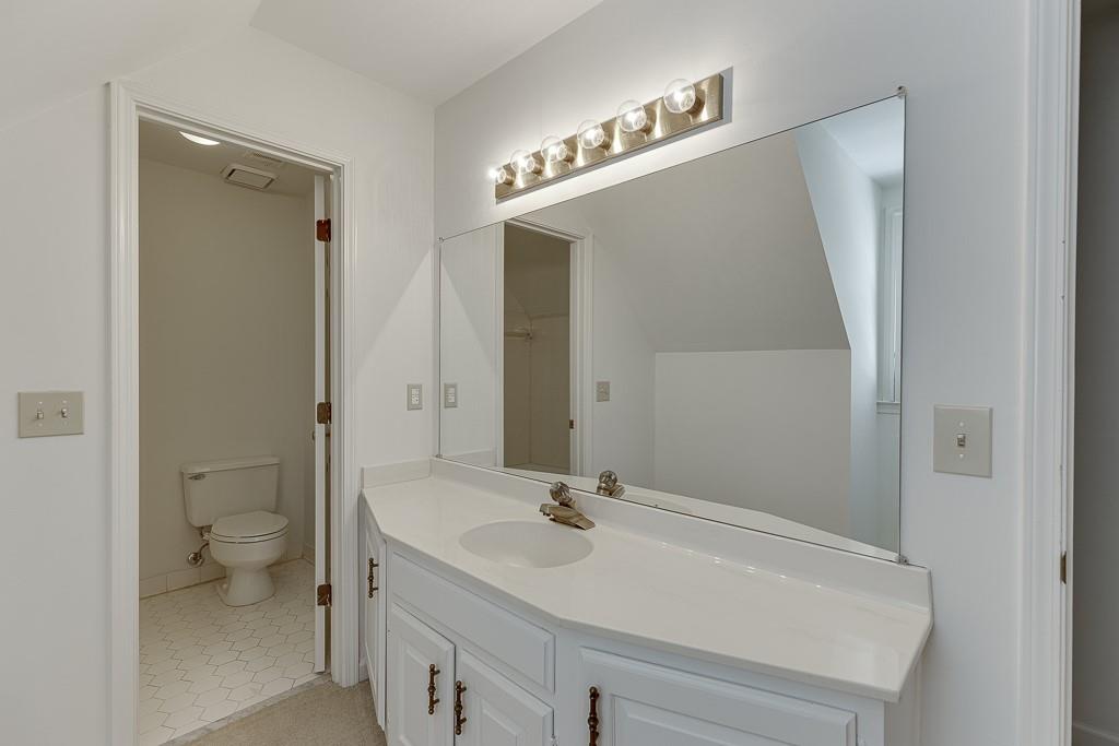 7660 Dunvegan Close, Sandy Springs, Georgia image 39