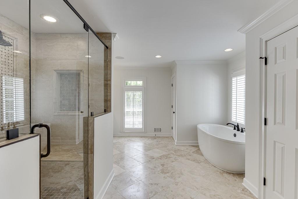 7660 Dunvegan Close, Sandy Springs, Georgia image 31