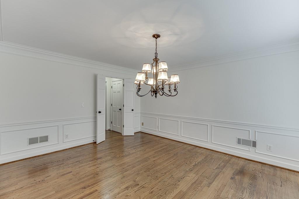 7660 Dunvegan Close, Sandy Springs, Georgia image 7