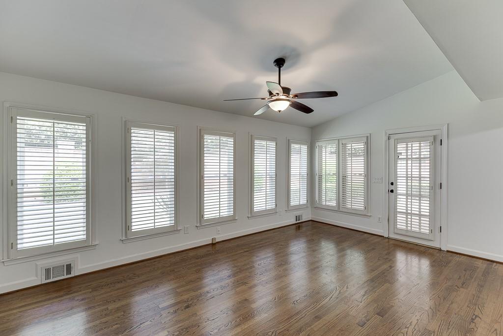 7660 Dunvegan Close, Sandy Springs, Georgia image 23