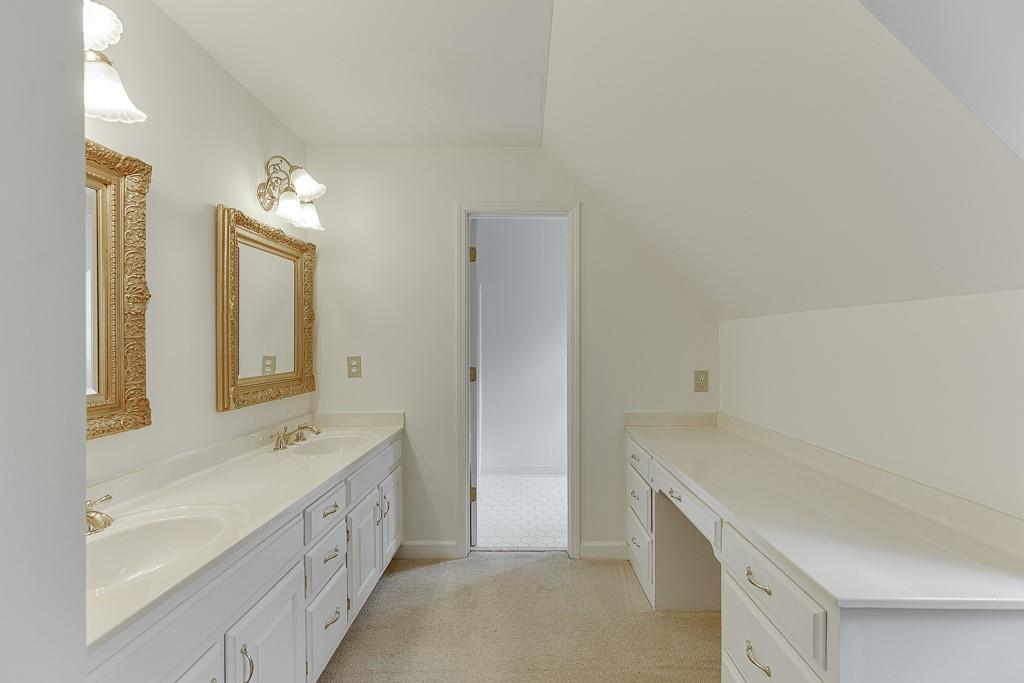 7660 Dunvegan Close, Sandy Springs, Georgia image 37