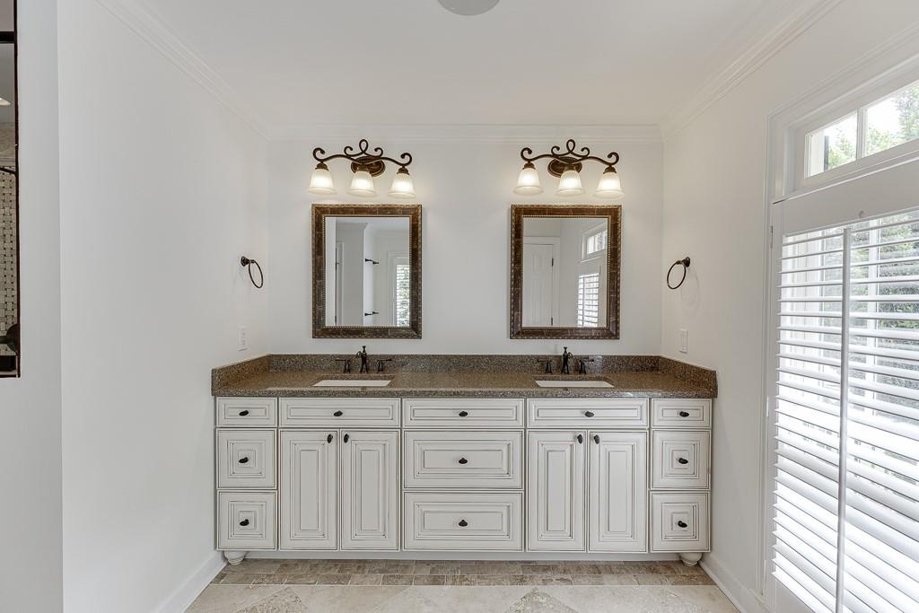 7660 Dunvegan Close, Sandy Springs, Georgia image 32