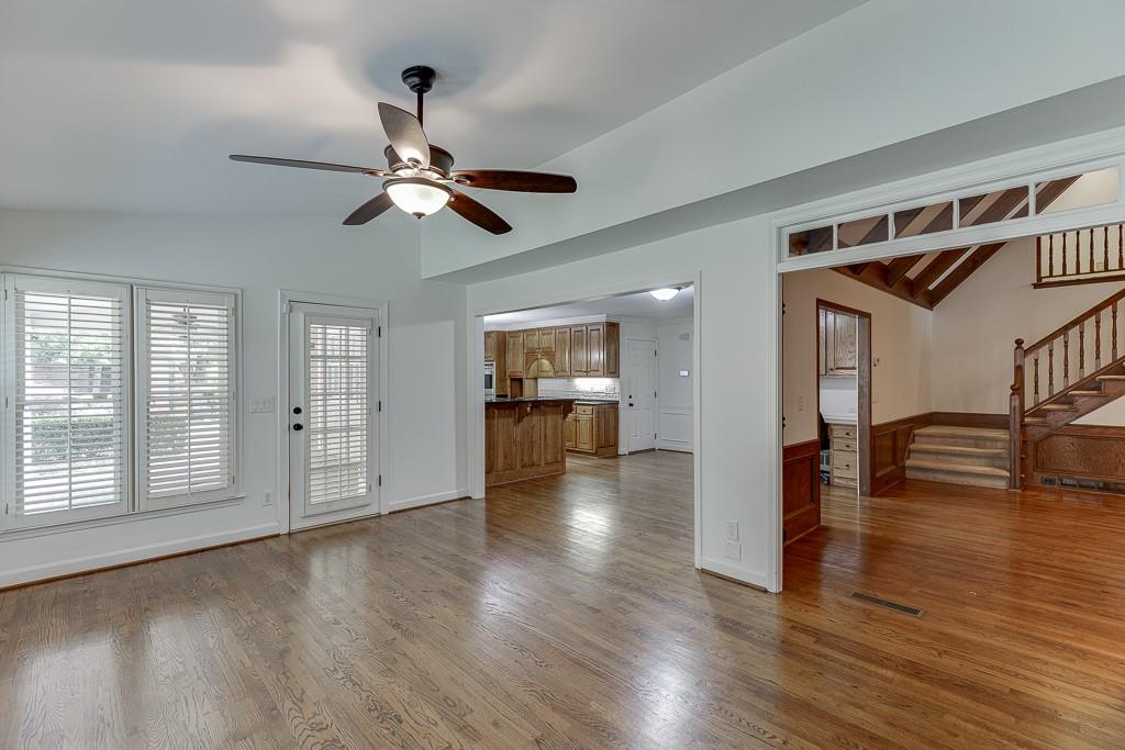 7660 Dunvegan Close, Sandy Springs, Georgia image 24