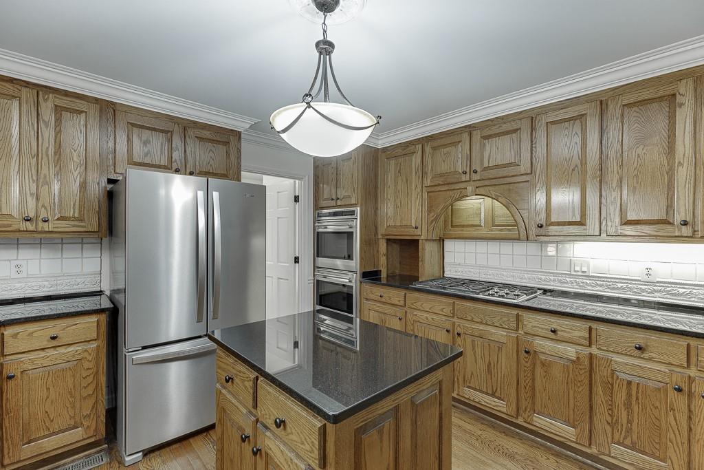 7660 Dunvegan Close, Sandy Springs, Georgia image 15