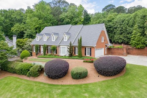 Photo of 7660 Dunvegan Close, Sandy Springs, GA 30350 (MLS # 7573430)