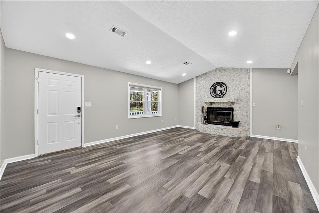 146 Highview Road SE