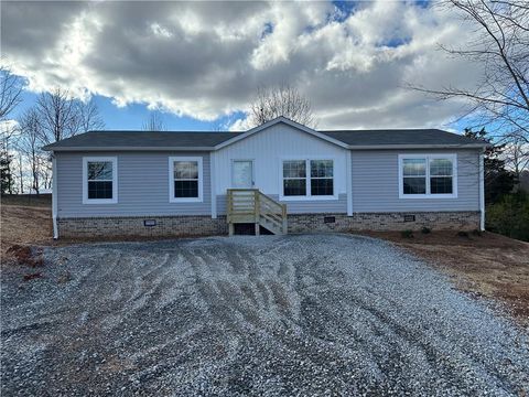 A home in Demorest