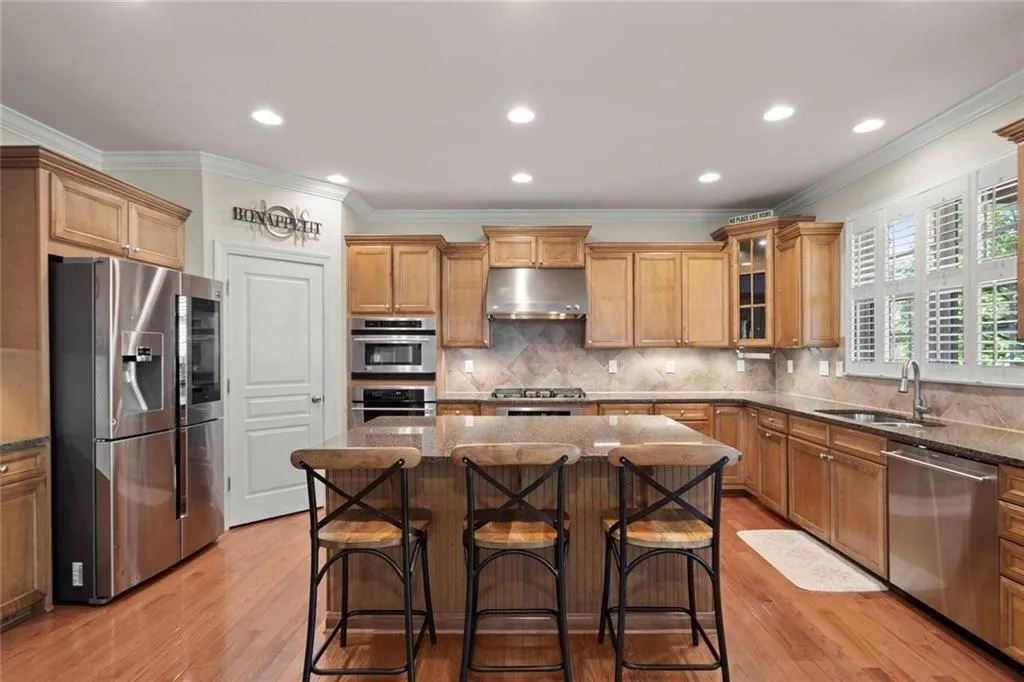 Alpharetta, Georgia 30022, United States, 7 Bedrooms Bedrooms, ,5 BathroomsBathrooms,Residential,Active,189504