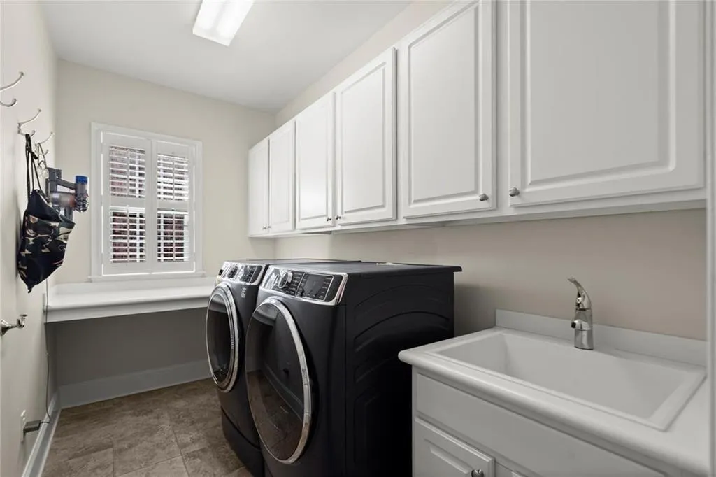 Alpharetta, Georgia 30022, United States, 7 Bedrooms Bedrooms, ,5 BathroomsBathrooms,Residential,Active,189504