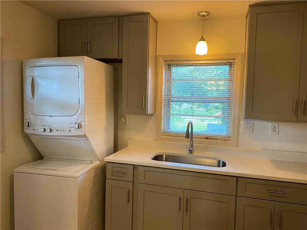 Smyrna, Georgia 30082, United States, 2 Bedrooms Bedrooms, ,1 BathroomBathrooms,Residential,Active,27689