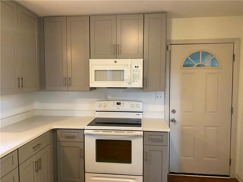 Smyrna, Georgia 30082, United States, 2 Bedrooms Bedrooms, ,1 BathroomBathrooms,Residential,Active,27689