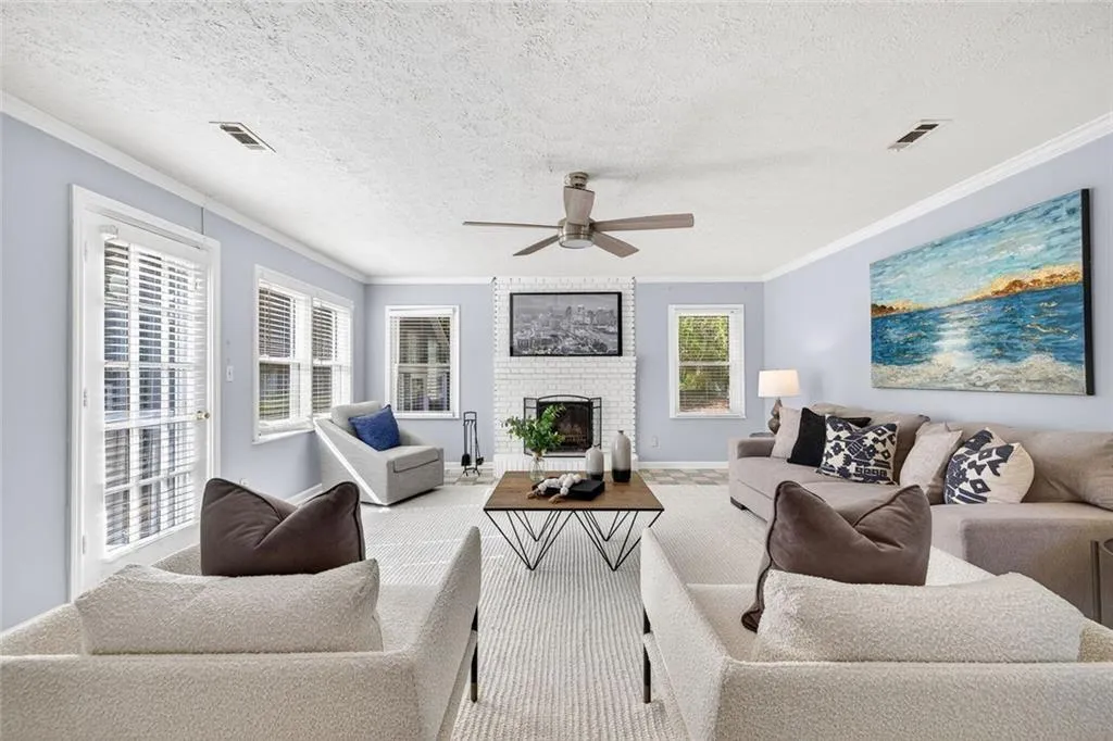 Atlanta, Georgia 30324, United States, 4 Bedrooms Bedrooms, ,3 BathroomsBathrooms,Residential,Active,239255