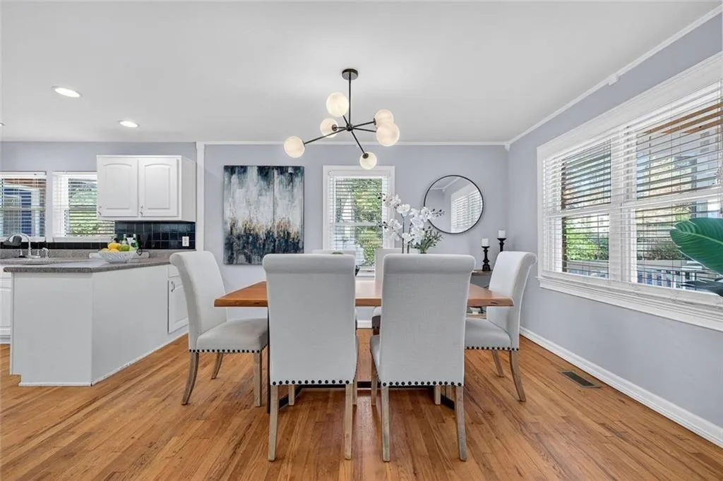 Atlanta, Georgia 30324, United States, 4 Bedrooms Bedrooms, ,3 BathroomsBathrooms,Residential,Active,239255