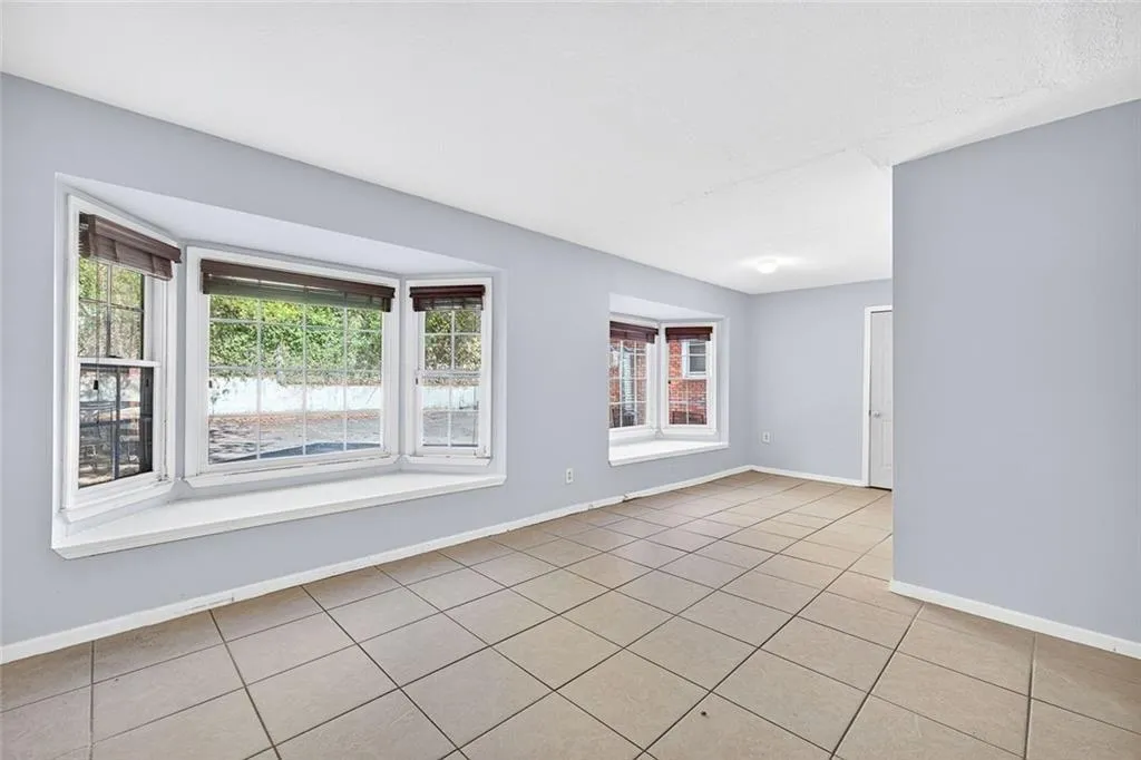 Atlanta, Georgia 30324, United States, 4 Bedrooms Bedrooms, ,3 BathroomsBathrooms,Residential,Active,239255