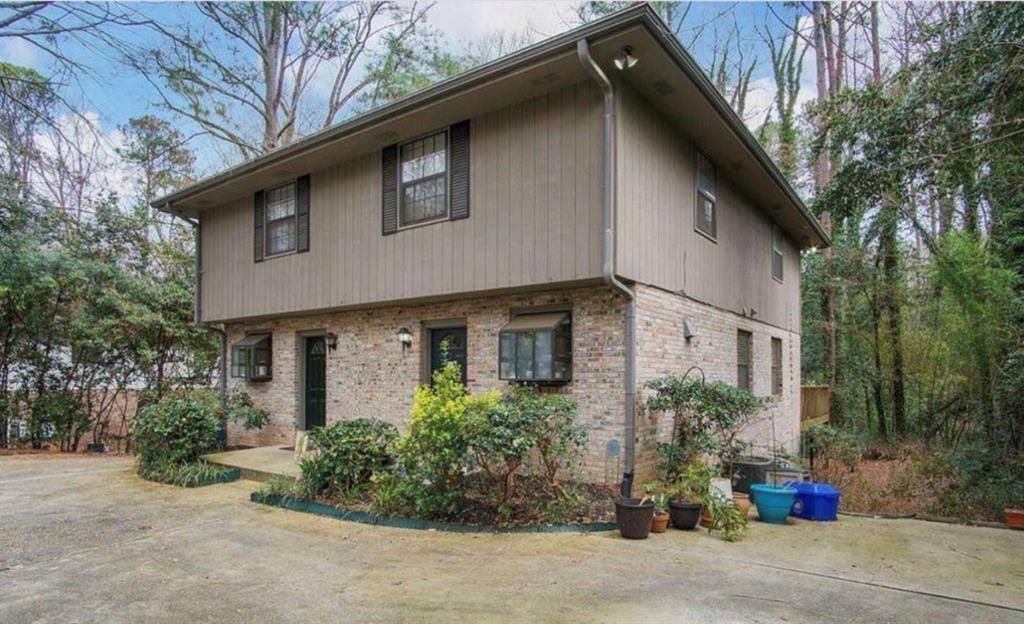 2515 Skyland Trail NE