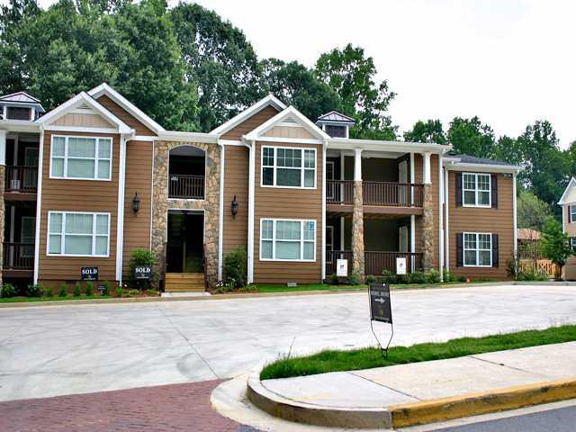 This craftsman style flat is walk-in level. At the base price listed- unit includes carpet in Living/bedrooms, tile in kitchen/baths,ceiling fans, 2'blinds, oak cabinets & more...Buyer designs interior, upgrades available! HOT LOCATION! Walk to downtown Smyrna's dining & shopping!