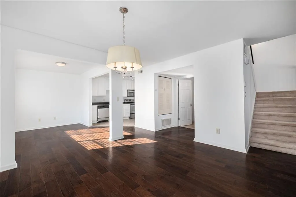 Atlanta, Georgia 30319, United States, 2 Bedrooms Bedrooms, ,3 BathroomsBathrooms,Residential,Active,120859