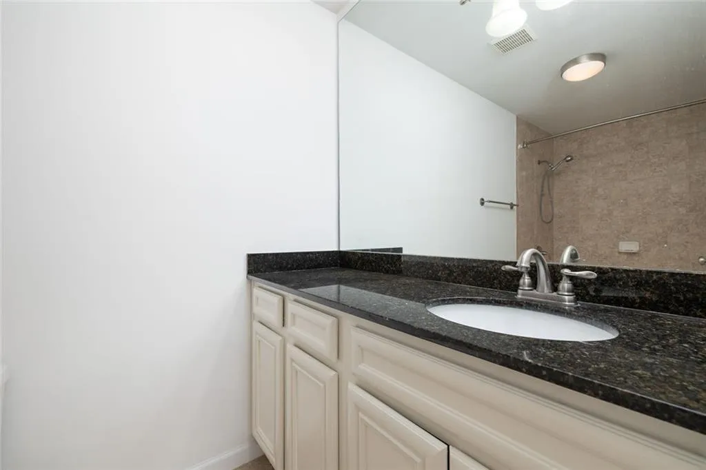 Atlanta, Georgia 30319, United States, 2 Bedrooms Bedrooms, ,3 BathroomsBathrooms,Residential,Active,120859