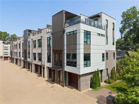 Townhouse For Rent - 102 City View Court<br/> Atlanta, GA 30308
