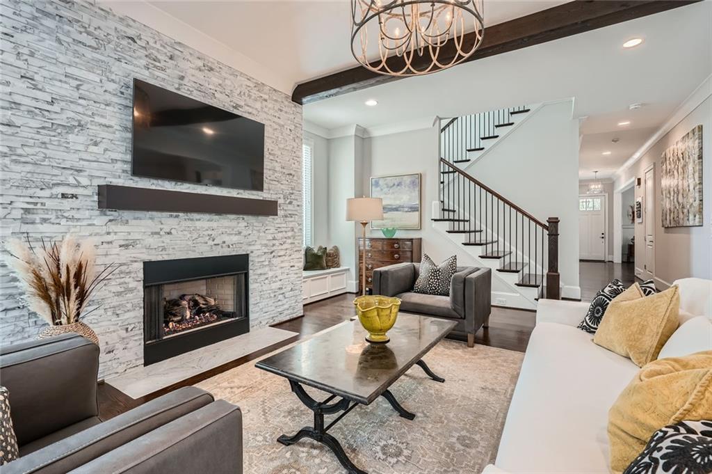555 E Wesley Road, Atlanta, Georgia image 6