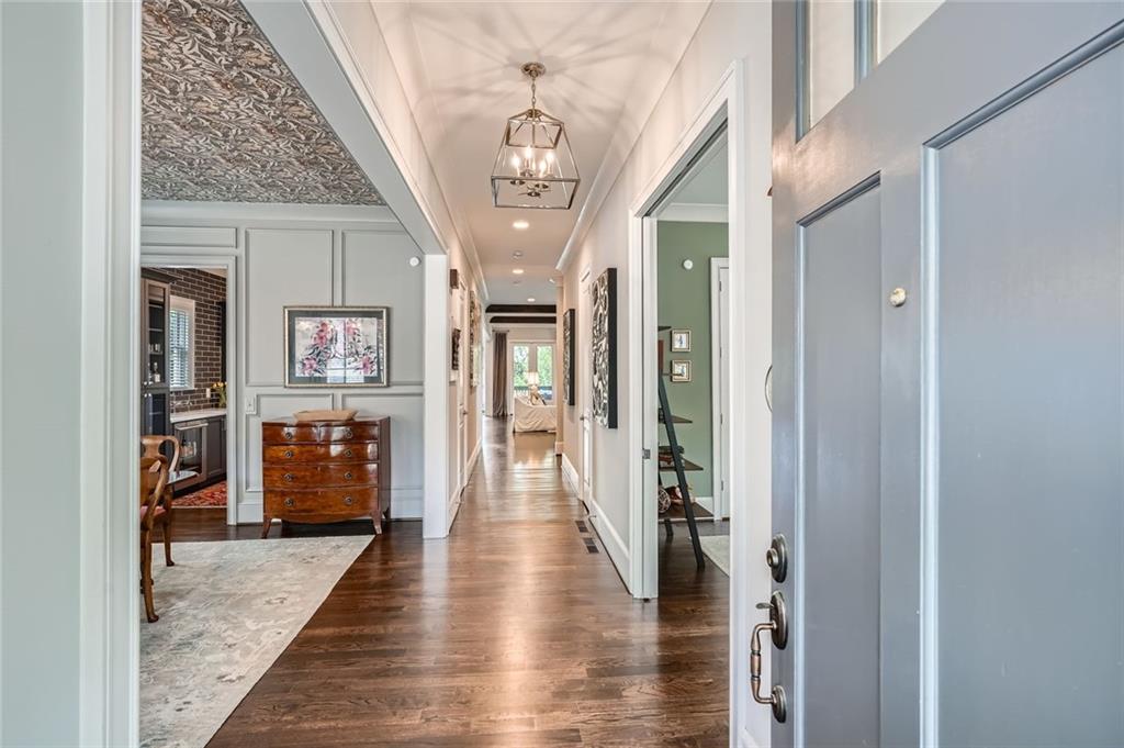 555 E Wesley Road, Atlanta, Georgia image 4