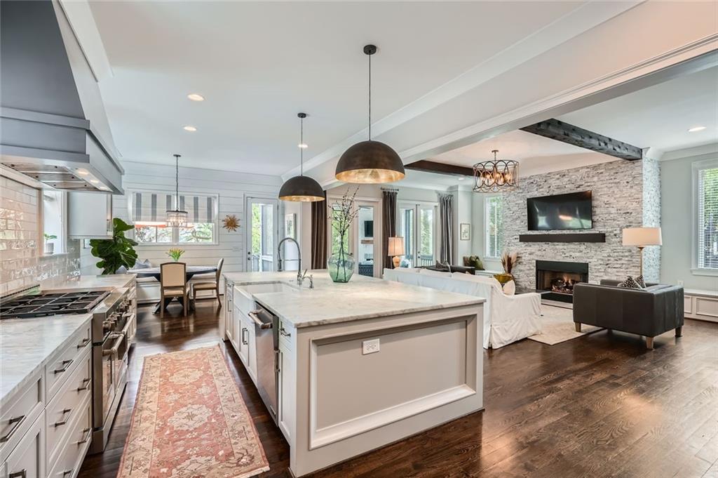 555 E Wesley Road, Atlanta, Georgia image 12