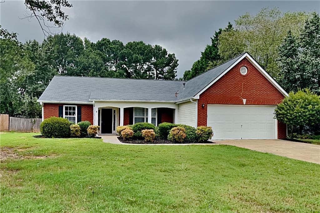 Charming 3 bed, 2 bath, 1,904 sqft home in Loganville! Open kitchen concept with updated counters and a spacious living room. Primary suite with attached bathroom. Spacious backyard, great for gatherings! Pets accepted on a case by case basis. Additional admin fees apply. The Fireplace is decorative. Schedule your showing today! This home is as-is.
LEASE TERM:1-2 years
This home may be located within a Homeowners Association (HOA) community. If so, residents will be responsible for adhering to all HOA rules and regulations. Please contact your agent or landlord's agent for more information.