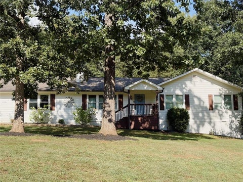 Homes For Sale - 1738 Sandy Court<br/> Snellville, GA 30078